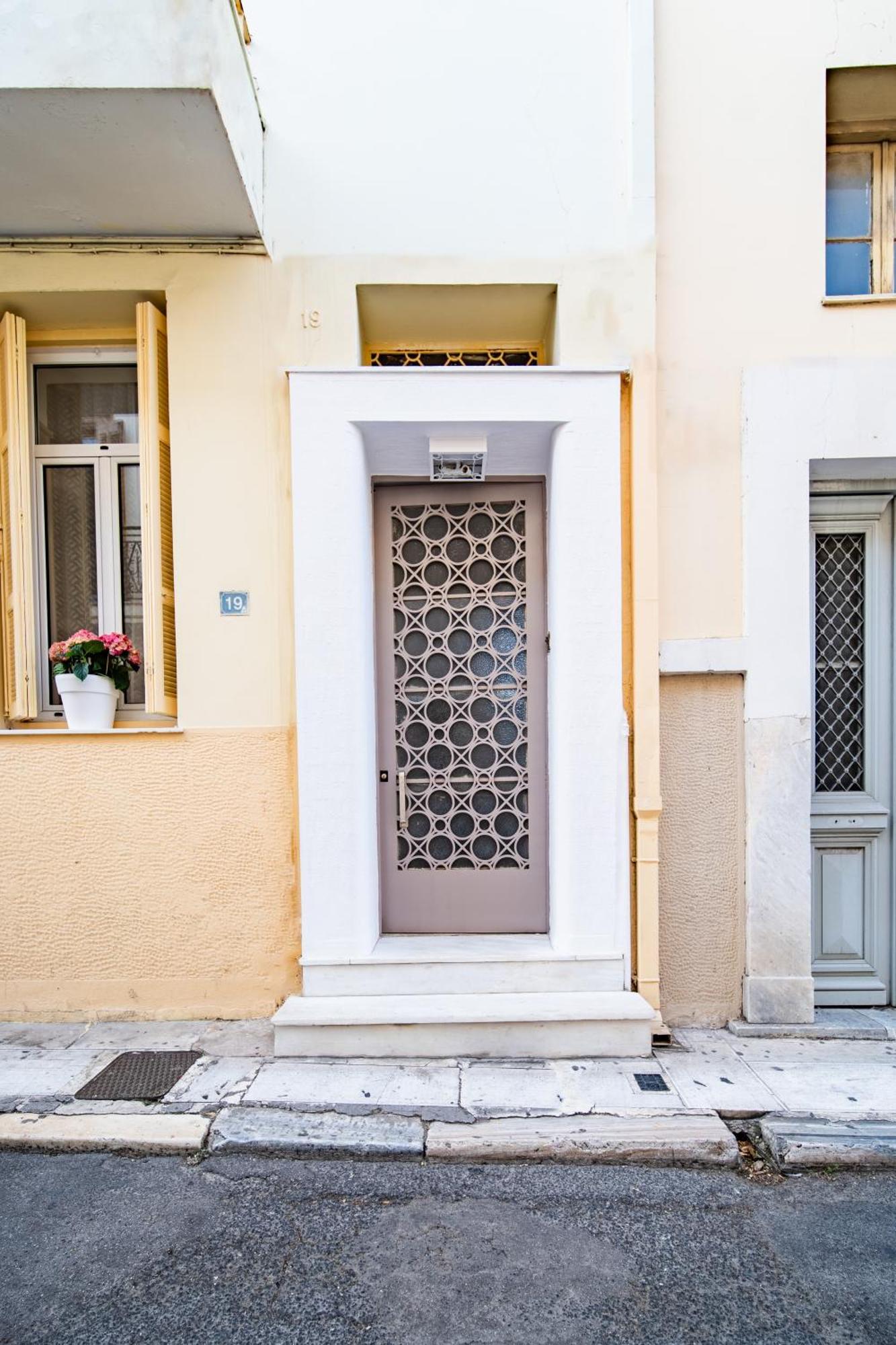 Oikia Tripodon Apartment Athens Exterior photo